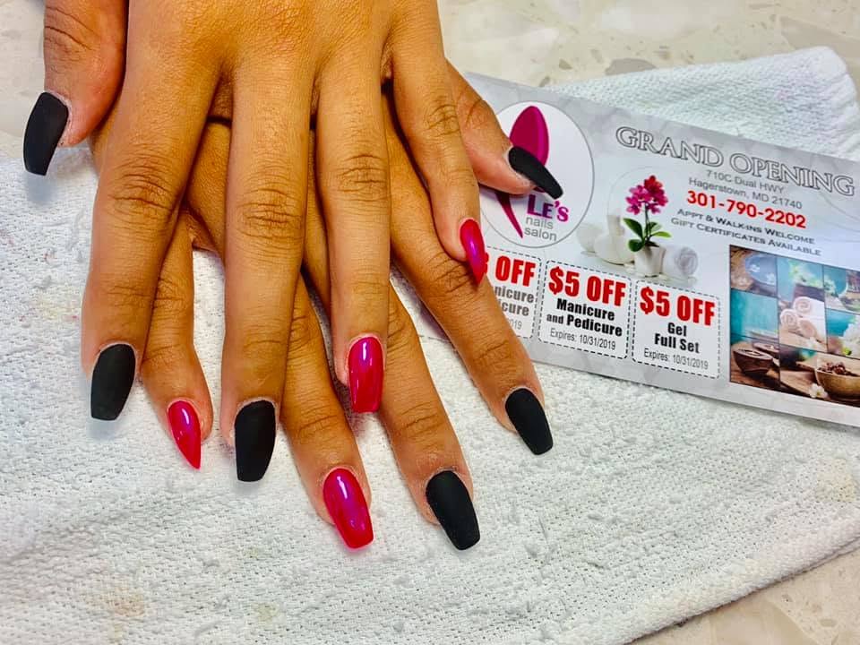 Manicure nail service