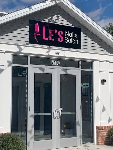 Le's Nails Salon storefront